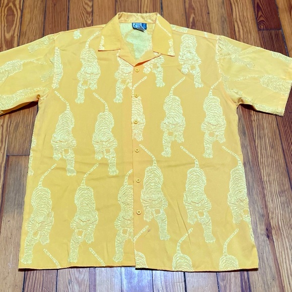 Vintage Y2K All Over Tiger Design Button Up Shirt 🔥🔥 Size: Large - Picture 1 of 4